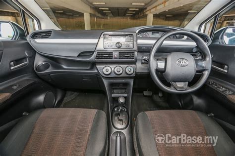 Toyota Sienta Nhp Interior Image In Malaysia Reviews