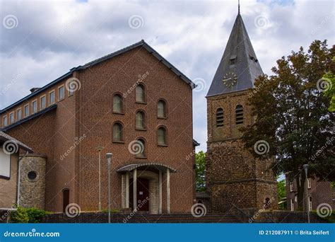 Typische Nederlandse Protestantse Kerk In Afferden In Limburg In