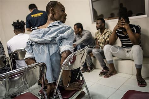 razia warga negara asing antara foto