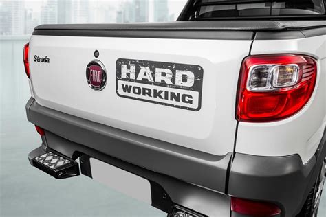 Adesivo Fiat Strada Hard Working Tampa Traseira Strda46 DECALX