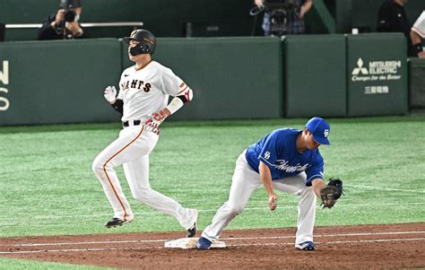 【巨人】坂本勇人が7回無死一、二塁で送りバント 長野の勝ち越し打演出 プロ野球写真ニュース 日刊スポーツ