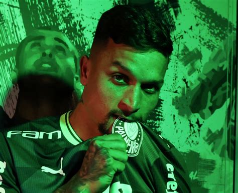 Palmeiras Confirma A Contrata O Do Atacante Artur Ex Red Bull