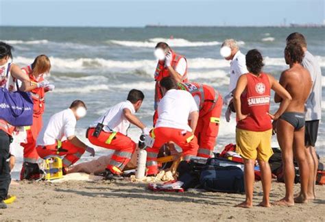 Tragedia Nelle Acque Di Vieste Uomo Muore Durante Escursione In Canoa