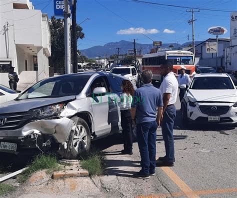 Mujer Se Vuela Luz Roja Y Provoca Accidente En El Sector El Pueblo