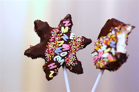chocolate marshmallow pops