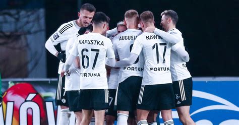 Ekstraklasa Tabela Legia Naciska Na Lidera Emocje W Zabrzu Zobacz