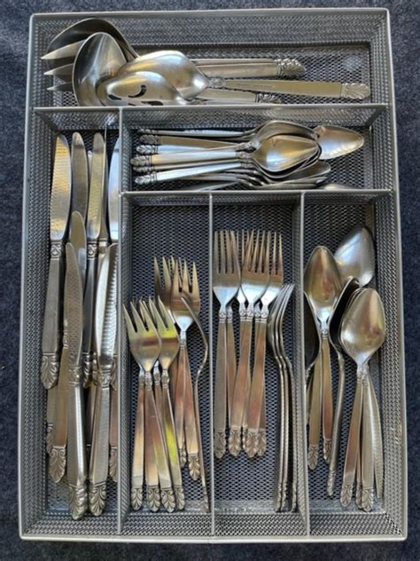 Lot 225 Set International Stainless Deluxe Flatware Forks Knives Spoons