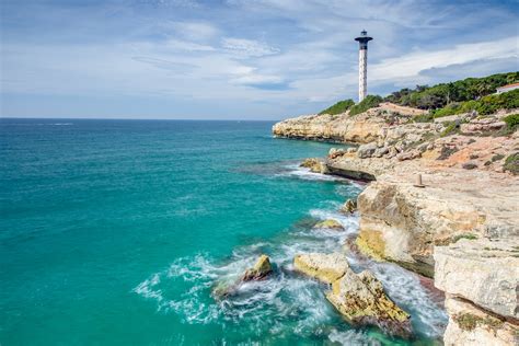 Leyendas Monumentos Y Naturaleza Privilegiada En La Costa Daurada