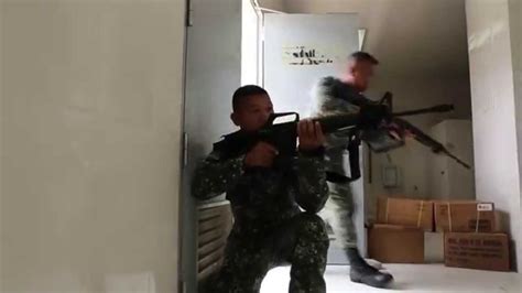 US MArines Train Filipino Counterpart During Active Shooter Drills