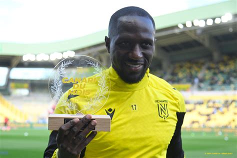 FC Nantes Canari du mois by ILIANE Moussa Sissoko a reçu son trophée