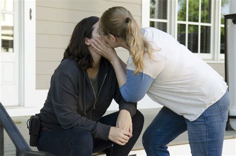 Image - AMC 605 Tara Denise Kissing.png | Walking Dead Wiki | FANDOM powered by Wikia