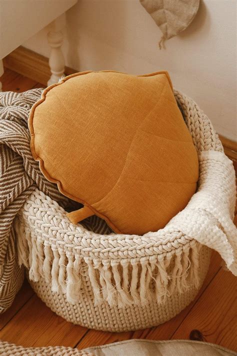 “Mango” Linen Leaf Cushion – Trade Moi Mili