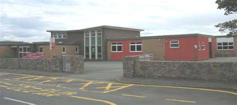 Ysgol Gynradd Goronwy Owen Primary © Eric Jones Geograph Britain