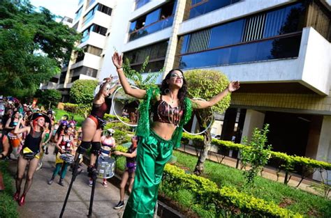 Blocos Levam Multid O S Ruas Do Df No Segundo Dia De Carnaval Veja