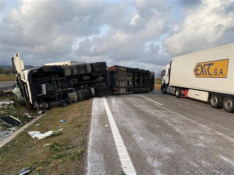 Vuelca Un Cami N En Un Accidente En La Ap A La Altura De Almenara