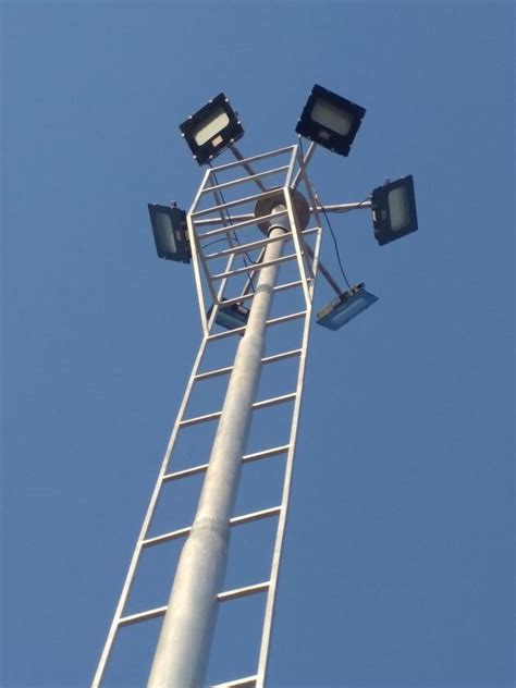 Mild Steel Round Ladder Type High Mast Lighting Pole For Highways M