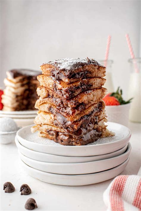 Nutella Pancakes (chocolate hazelnut filled pancakes) • Pancake Recipes