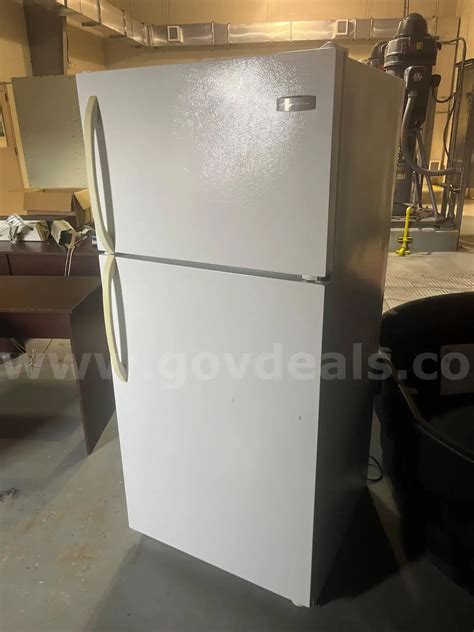 Top Mount Refrigerator No Ice Maker 165 Cu Ft Govdeals