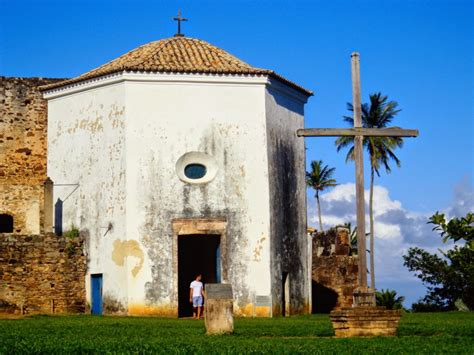 Castelo Garcia d Ávila em Praia do Forte história e arquitetura