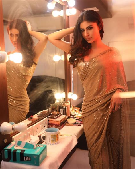 Mouni Roy In Her Bo Ld Glitter Saree Is A Sight To Swoon At