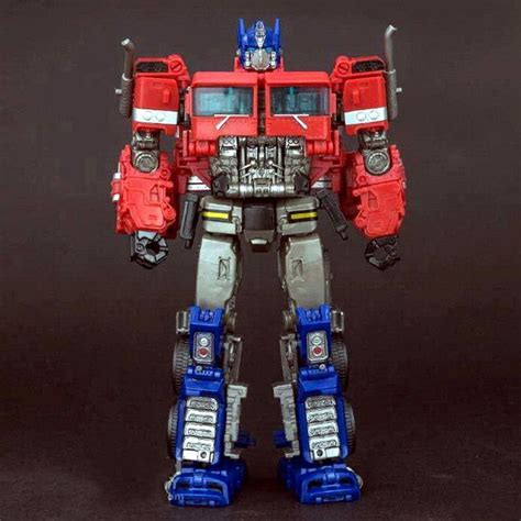 Restocked Misb Hasbro Transformer Generations Studio Series