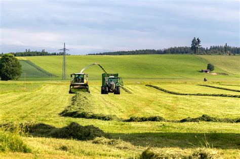 The Farmer S Guide To Harvesting And Baling Hay Efficiently Ohana Hay