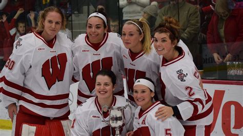 Photos Wisconsin Womens Hockey Wins Wcha Regular Season Title Buckys 5th Quarter