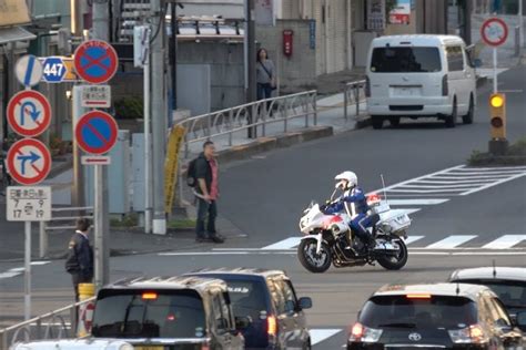 撮影史上最悪の信号無視に白バイが即追跡！交通機動隊が違反したbmwを緊急走行で検挙！ Dashcamtube