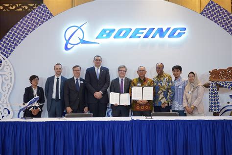 boeing strengthens commitment  indonesia