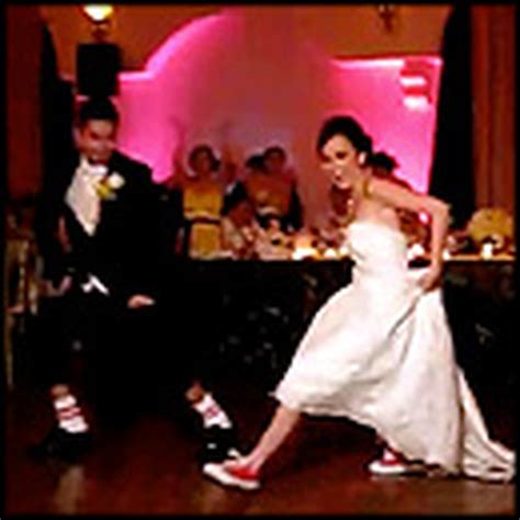 Bride & Groom Give Guests a First Dance Wedding Surprise - Amazing Feel Good Video