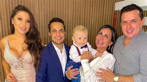 Andressa Miranda Mostra Fam Lia Reunida Ap S Casamento De Gretchen