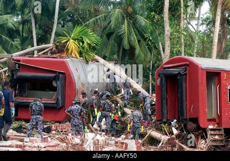 Images from the aftermath of the boxing day tsunami in Sri Lanka on the Indian Ocean, 2005 Stock ...