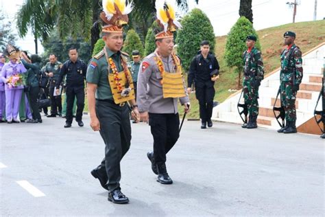 Kapolri Dan Panglima Tni Kunjungi Papua Tingkatkan Sinergitas Tni