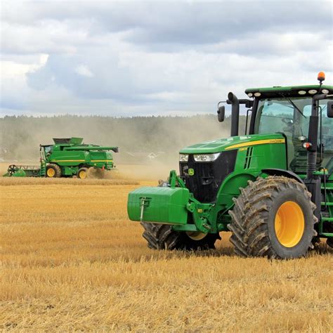 Deere Earnings Exceed Expectations But Outlook Deteriorates