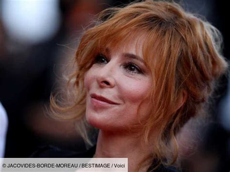 Mylène Farmer nouveau record pour lartiste de 61 ans Voici