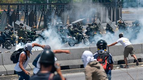 After Guaidó’s Failed Effort to Beckon Military, Rival Protests Grip ...