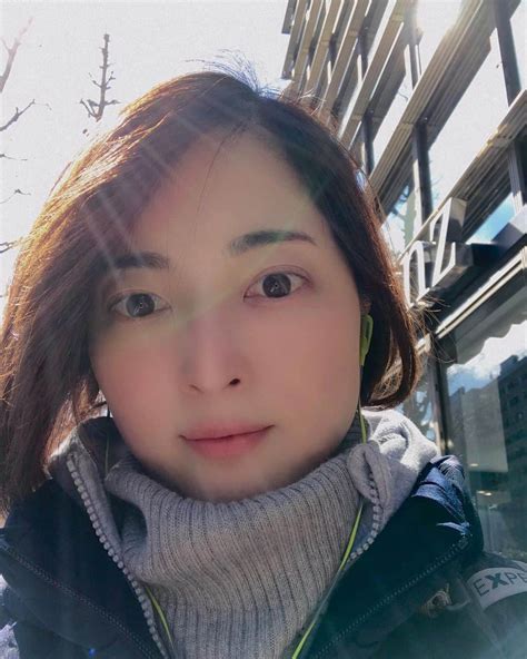 八木沼純子さんのインスタグラム写真 八木沼純子instagram「ウォーキング！でも花粉がもの凄く飛んでるー🤧💦 ・ ・ 高輪ゲート