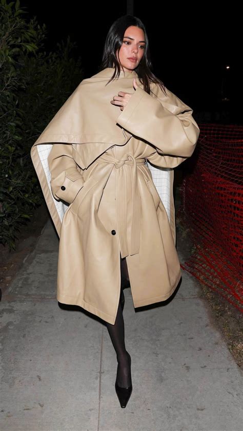 Kendall Jenners Latest Trench Coat Outfit Is A Minimalists Dream