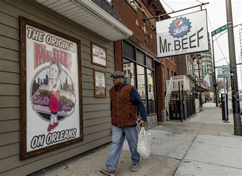 Tourists flock to Chicago's Mr. Beef inspired by Hulu's 'The Bear ...