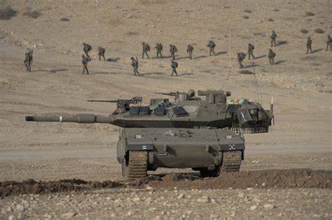 Merkava 4 with Trophy | Israel defence forces, Tanks military, Military ...