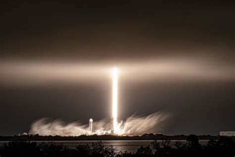 SpaceX sticks 75th Falcon rocket landing after launching 60 more Starlink satellites ...