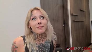 Nena Tatuada Nayomi Sharp Chupa La Gran Polla De Sascha XVIDEOS