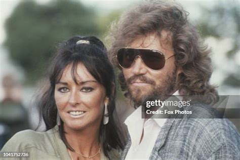 225 Barry Gibb Linda Photos & High Res Pictures - Getty Images