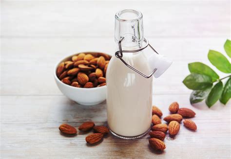 11 Health Benefits of Almond Milk, According to RDNs