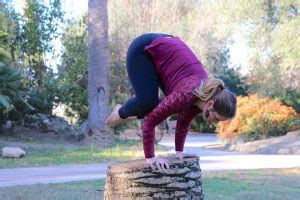 Posture du corbeau étapes et conseils La Yoga Tribe