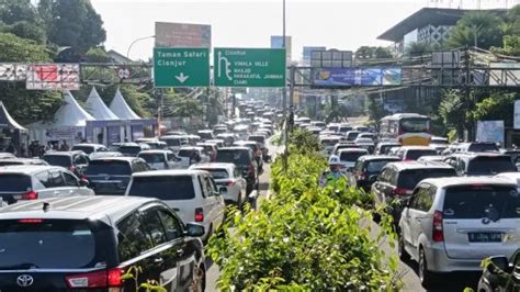 Sejumlah Titik Di Jalur Puncak Bogor Macet Ini Penyebabnya