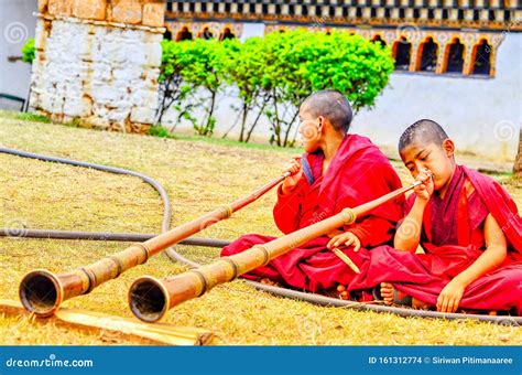 Punakha Bhutan September 11 2016 Bhutanese Monks In Traditional