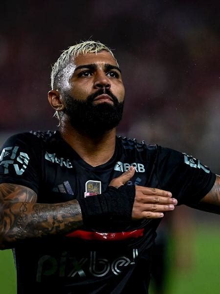 Rotina de Gabigol fora do Flamengo após punição por fraude em exame