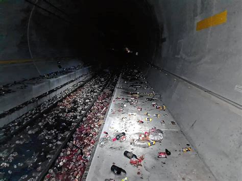 Gotthard Basistunnel Güterzug mit 30 Waggons entgleist Sperrung