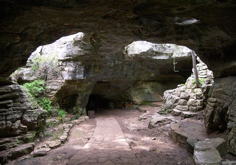 File:Longhorn cavern entrance.jpg - Wikipedia